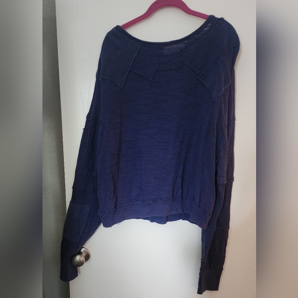 Long sleeve distressed style sweatshirt bluish purple color - Picture 2 of 3